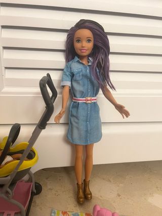 Barbie Skipper niñera con cochecito y bebé