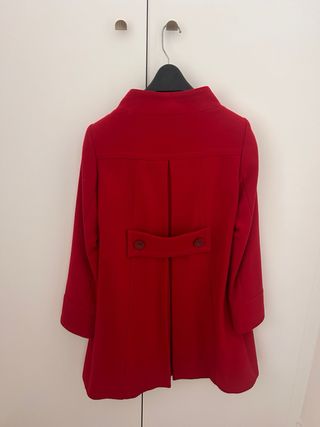 Abrigo de paño rojo