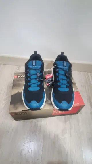 Zapatillas trail marca +8000 Hombre Talla 44 Nueva