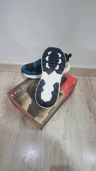 Zapatillas trail marca +8000 Hombre Talla 44 Nueva