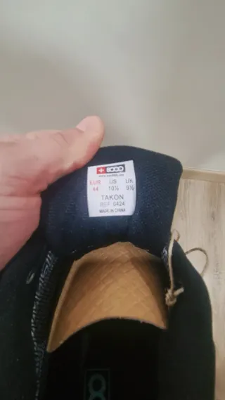 Zapatillas trail marca +8000 Hombre Talla 44 Nueva