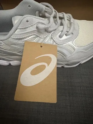 Asics Gel-NYC Plata/Blanco Talla 42.5