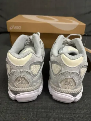 Asics Gel-NYC Plata/Blanco Talla 42.5