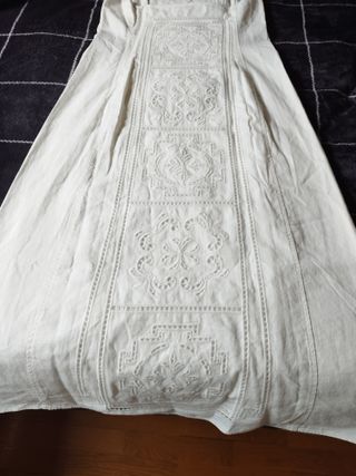 Vestido con lino bordado blanco