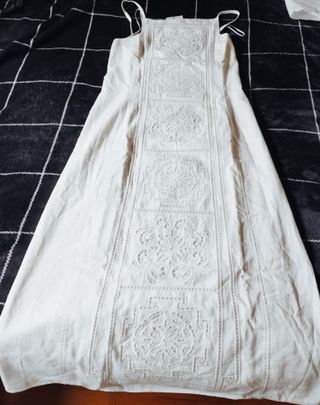 Vestido con lino bordado blanco