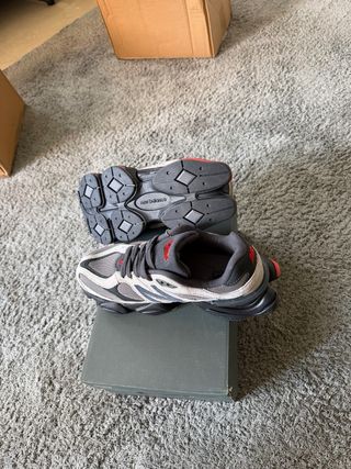 Zapatillas New Balance 9060 Talla 42 Nuevas