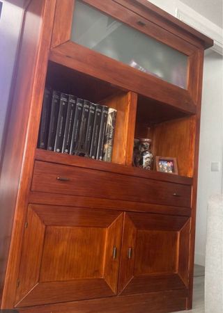Mueble salón de madera maciza y estilo rústico