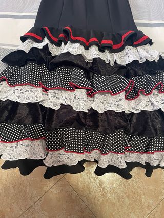 Chaqueta y falda flamenca.