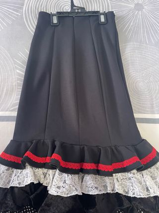 Chaqueta y falda flamenca.