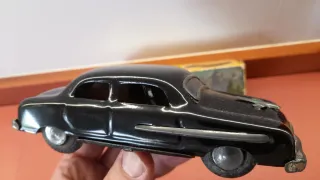 Auto d'epoca in lamiera Manjit Amar Toy Delhi