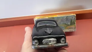 Auto d'epoca in lamiera Manjit Amar Toy Delhi