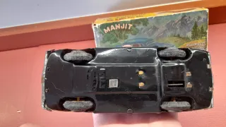 Auto d'epoca in lamiera Manjit Amar Toy Delhi