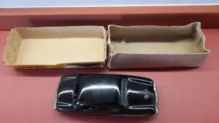 Auto d'epoca in lamiera Manjit Amar Toy Delhi