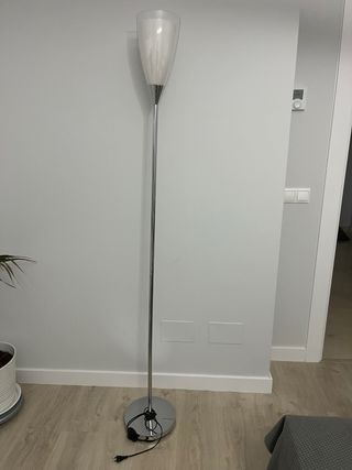 Lámpara de pie moderna