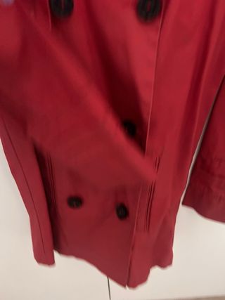 Gabardina roja