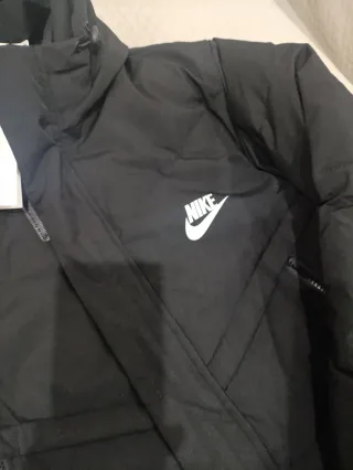 Cappotto imbottito lungo Nike uomo nero
