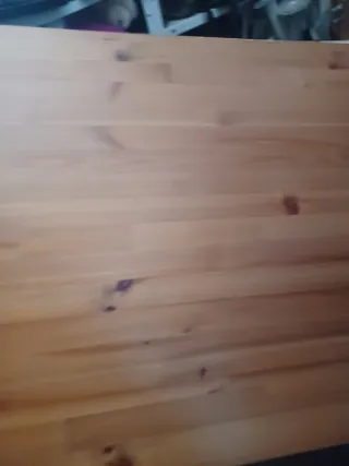 Mesa de comedor de madera