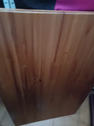Mesa de comedor de madera