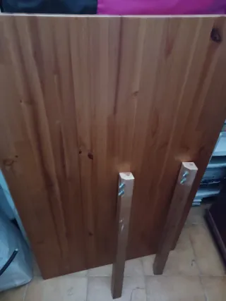 Mesa de comedor de madera