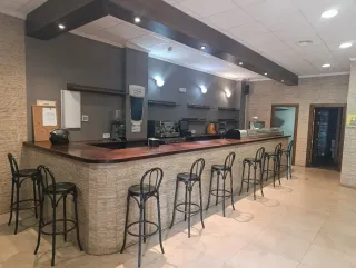 Se alquila o se vende bar