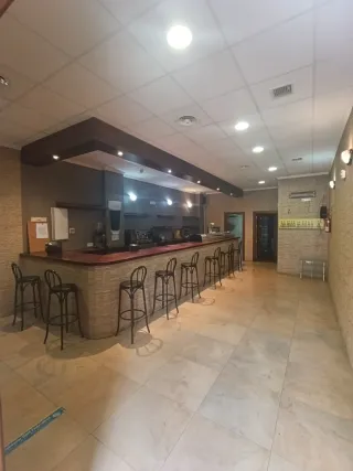 Se alquila o se vende bar