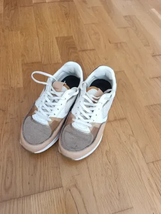Zapatillas HOFF beige y granate