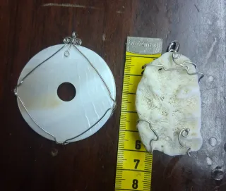 2 ciondoli madrepora e madreperla argento