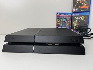 PS4 (PlayStation 4) Negra + 3 Juegos