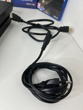 PS4 (PlayStation 4) Negra + 3 Juegos