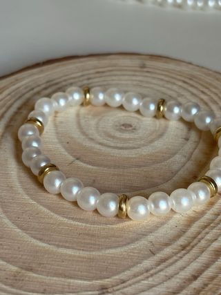 Pulseira Elegante Pérolas Douradas