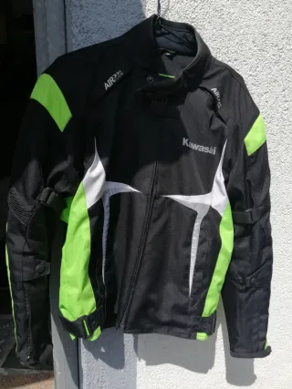 Cazadora Kawasaki Talla M Negra y Verde