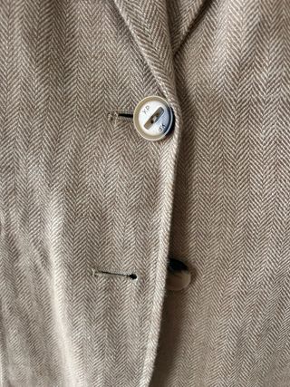 Chaqueta beige con coderas