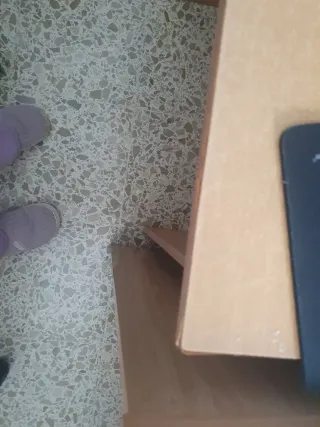 Escritorio madera con estanterías