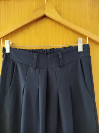 Pantalón azul ancho