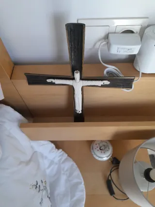 Cruz marfil y planta