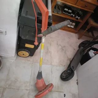 Desbrozadora eléctrica naranja
