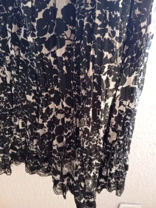 Falda elegante con plisados arrugados