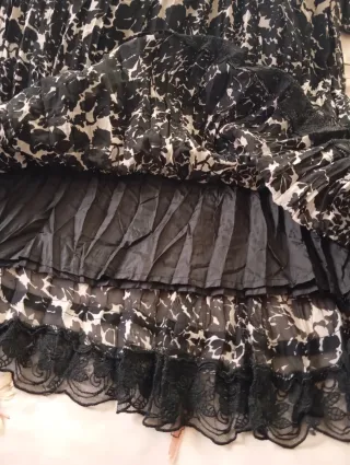 Falda elegante con plisados arrugados