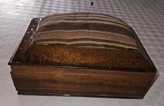 Porta spilli e fili da cucito '800