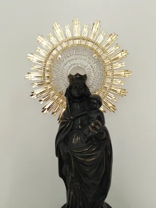 Virgen del Pilar figura con aureola