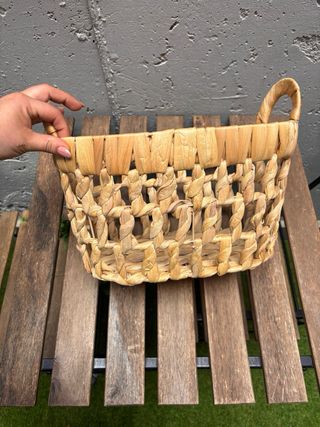 Cesta de mimbre ovalada con asas