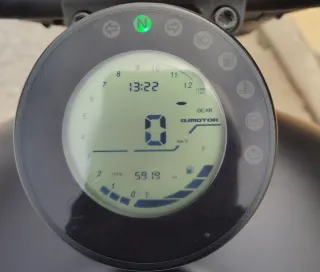 QJ Motor SRV 300 - 6000 km - Garantía hasta 2030