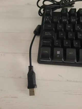 Teclado GAMINGXTrust RGB Negro