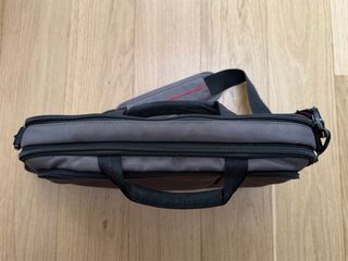 Maletín portátil Case Logic 13”-14” gris