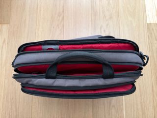 Maletín portátil Case Logic 13”-14” gris