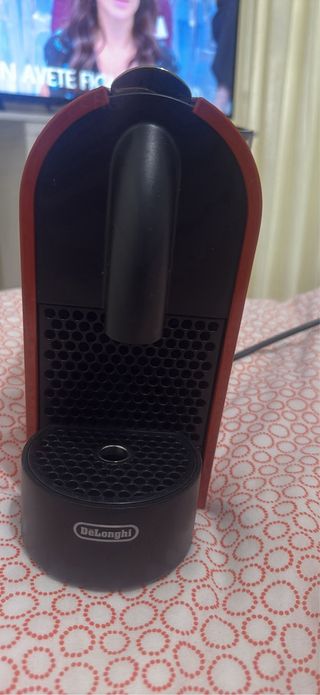 Macchina caffè Nespresso rossa