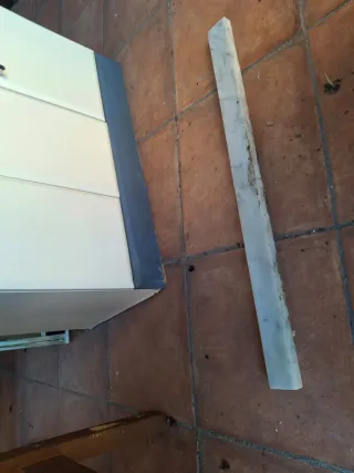 Mueble de baño beige y azul