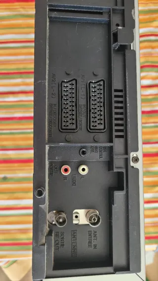 Reproductor y Grabador de vídeos S-VHS JVC HRS6850