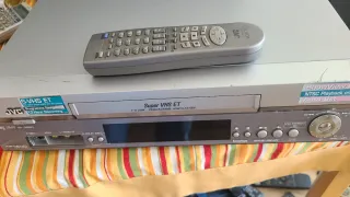 Reproductor y Grabador de vídeos S-VHS JVC HRS6850
