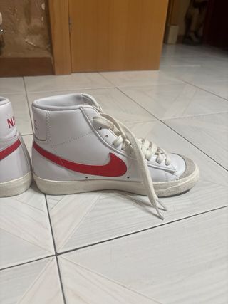 Nike Blazer Mid '77 Blancas y Rojas